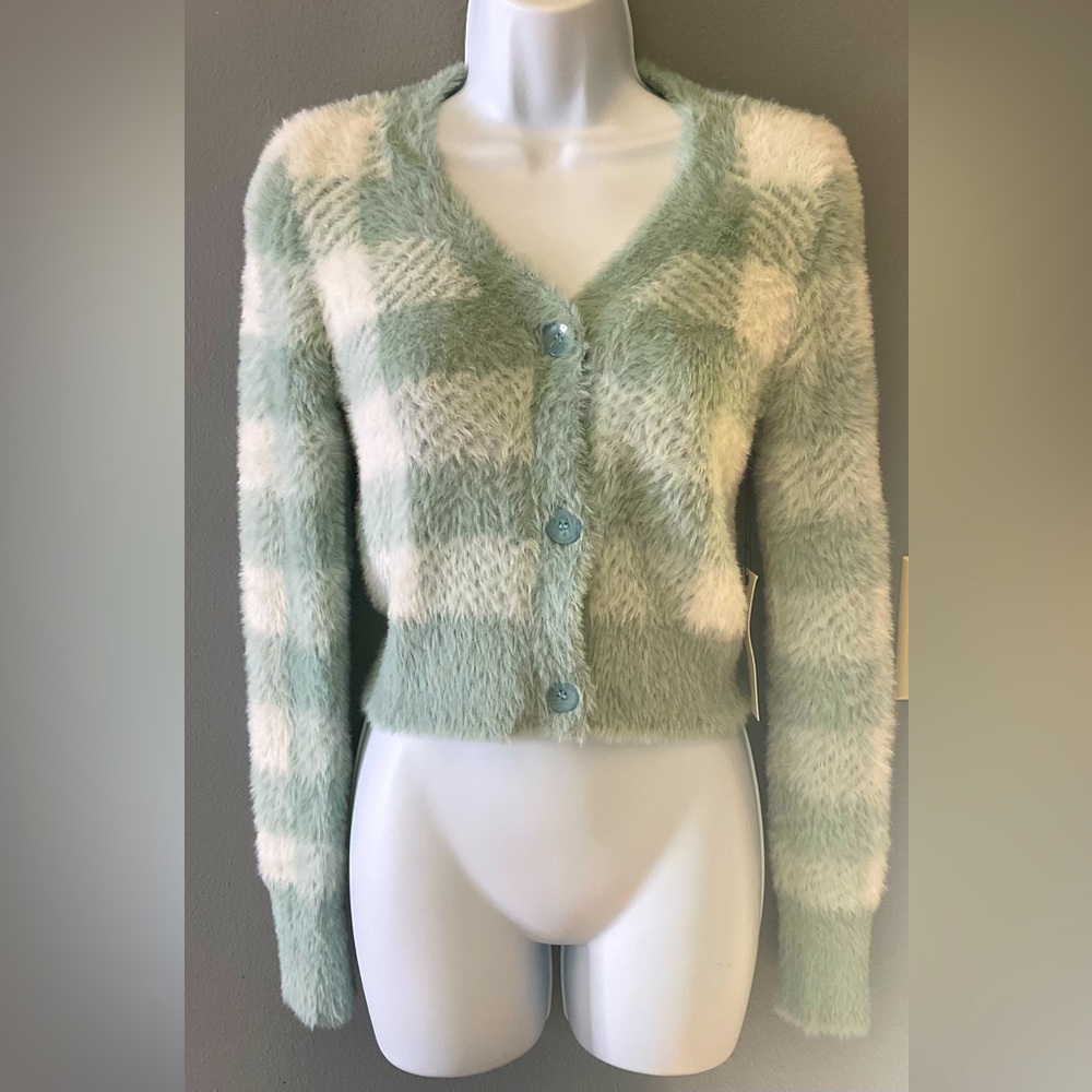 Haute Monde button up semi crop cardigan sz small artic blue Pp 15” L 18”